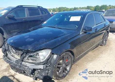 2012 Mercedes-Benz C 300 Sport 4Matic z USA, uszkodzony, nr VIN WDDGF8BB1CR200823